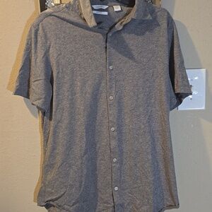 GRAY CAUSUAL BUTTON UP CALVIN KLEIN SHIRT  MEDIUM MEN